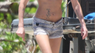 Amy Winehouse Is Rough, Tough & In The Buff